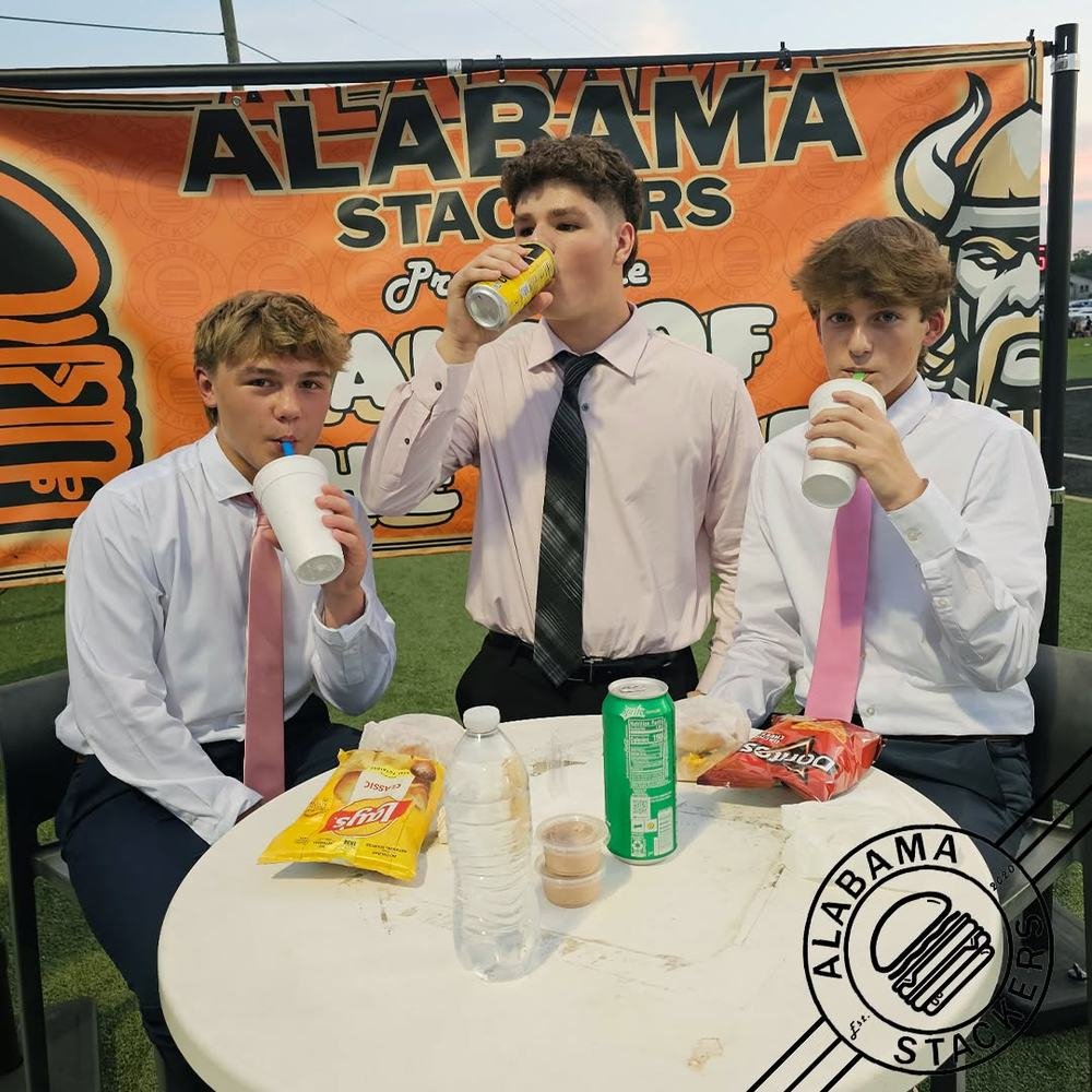 Students with burgers and drinks